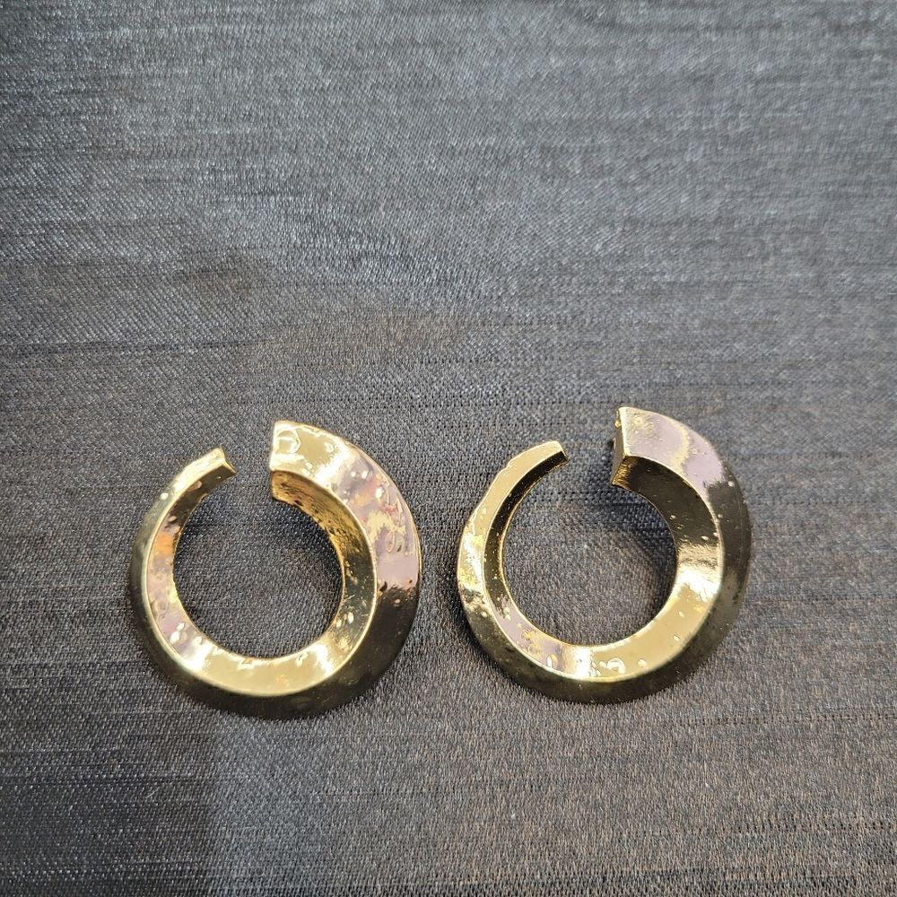 Brand New Gold Round Earrings